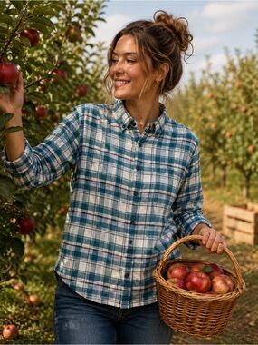 True Craft Women's Flannel Shirt Large Teal Blue White Plaid 100% Cotton Button